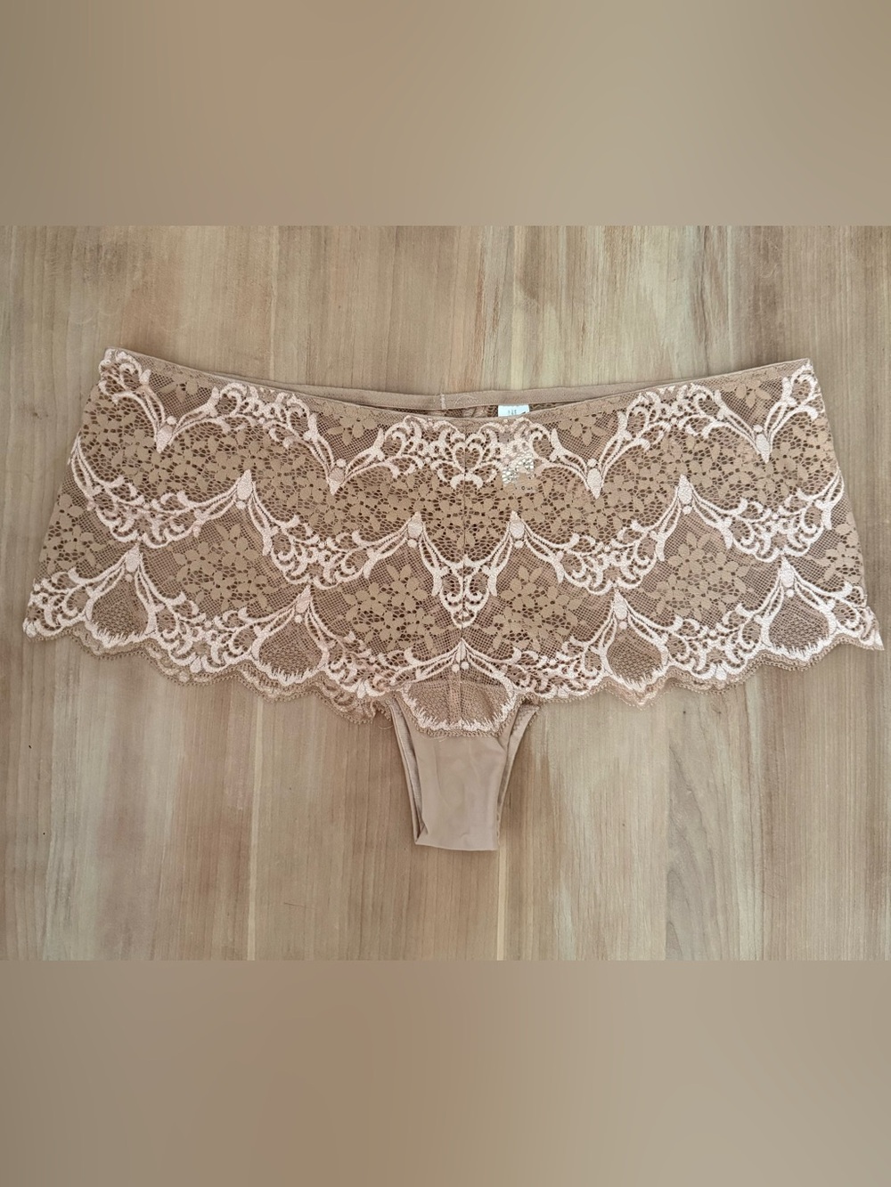 Wacoal Lace Impression Boyshort Panty 845257 Nude 6M NWOT